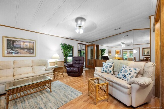 Building Photo - 7894 SE Saratoga Dr