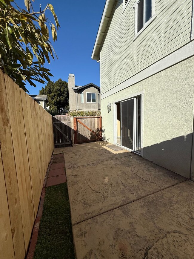 Building Photo - Beautiful Grover Beach Home