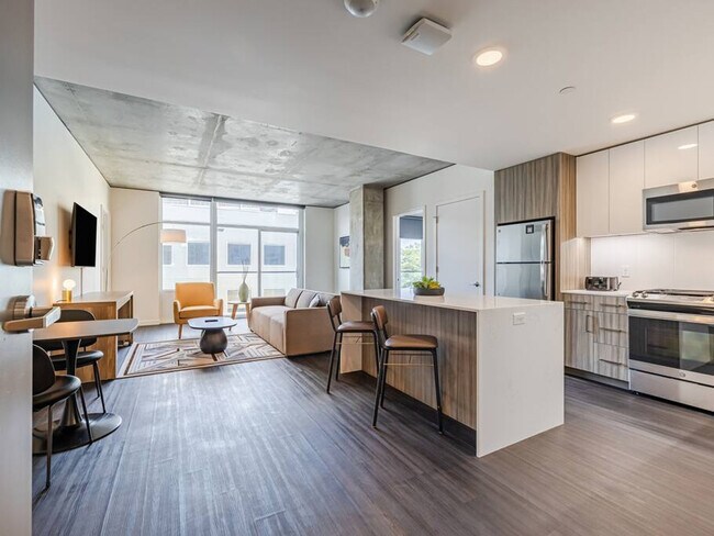 Building Photo - 1550 NW Naito Pkwy