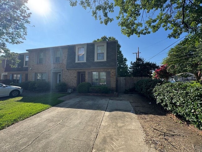 Building Photo - Charming 2-Bed, 2.5-Bath Home in Vibrant Norfolk   " ASK ABOUT OUR ZERO DEPOSIT"