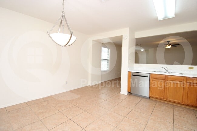 Building Photo - 667 W Jardin Dr