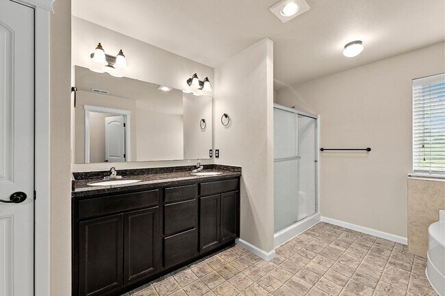 Building Photo - 15592 Chad Dr SE