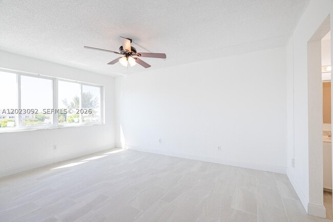 Building Photo - 14840 Naranja Lakes Blvd