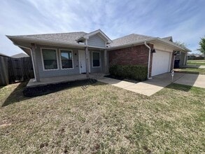 Building Photo - 9424 NW 92nd St