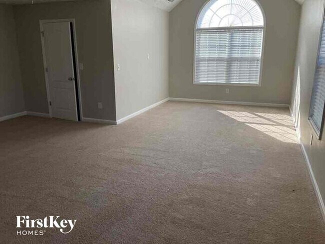Building Photo - 221 Long Needle Dr