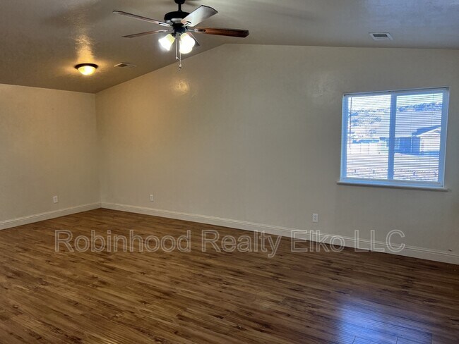 Building Photo - 279 Country Club Pkwy