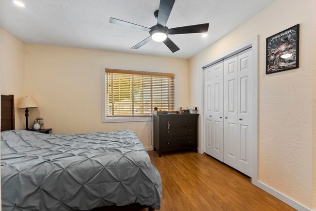 Building Photo - SPACIOUS 4 BEDROOM/2 BATHROOM HOME FOR REN...