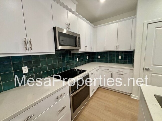 Building Photo - 2601 Cloudview Privado