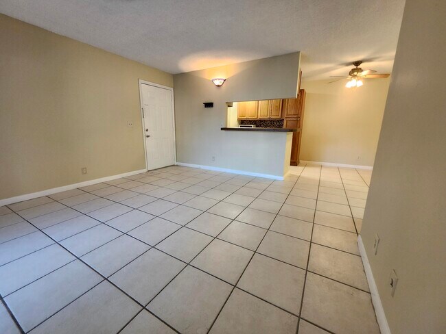 Building Photo - 545 Trace Cir