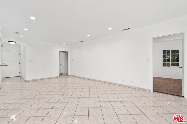 Building Photo - 5630 Radford Ave