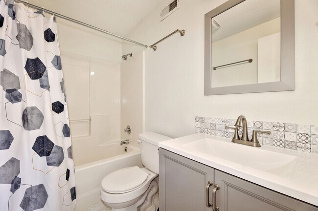 Building Photo - 1260 S Ridgehurst Cir