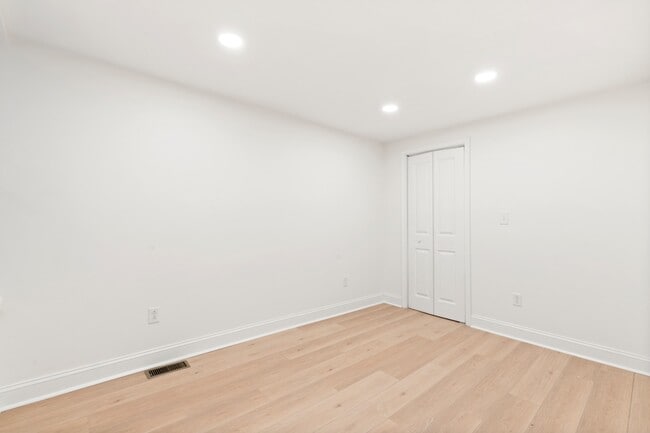 Building Photo - 1638 Latona St