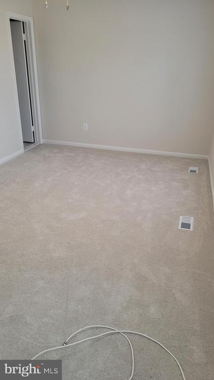 Building Photo - 2055 Pilgrim Dr