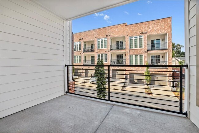 Building Photo - 432 Burton Dr