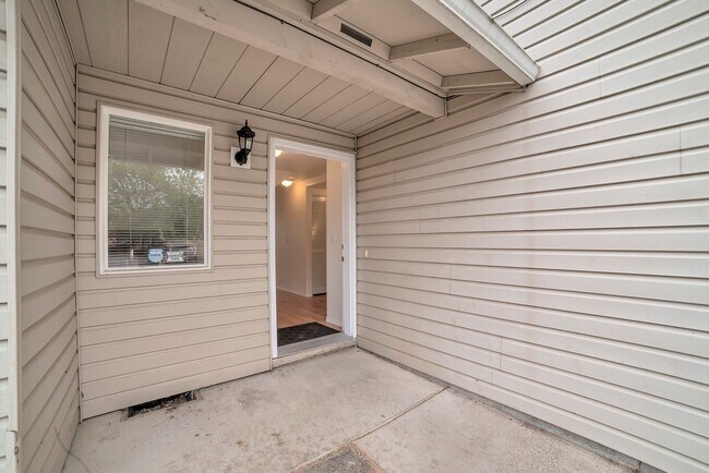Building Photo - Vista Residence