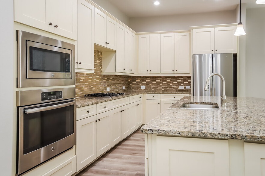 Building Photo - 8840 Ashbloom Ln