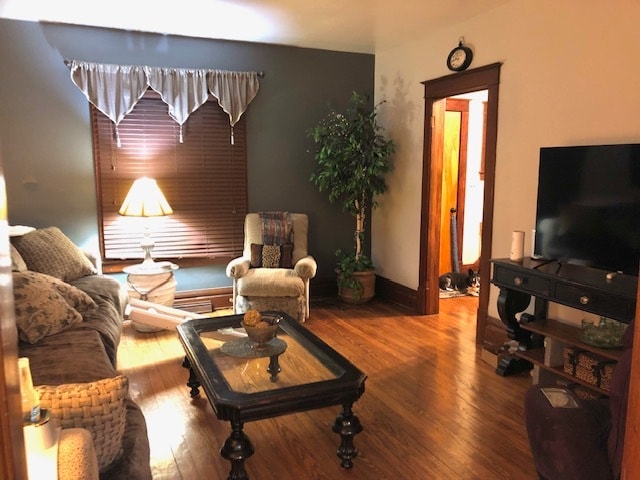 Building Photo - 305 Oak St