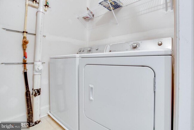 Building Photo - 2159 Oberlin Dr