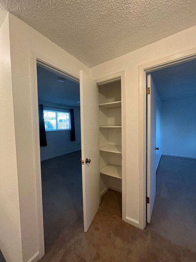 Building Photo - Heigh 710-712