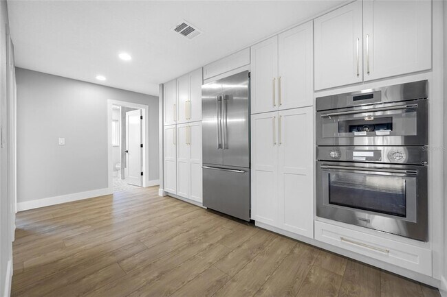 Building Photo - 1029 Bal Harbour Dr