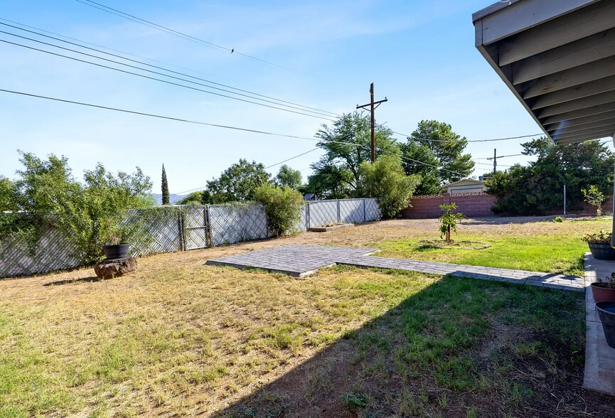 Building Photo - 8001 E Nicaragua Dr