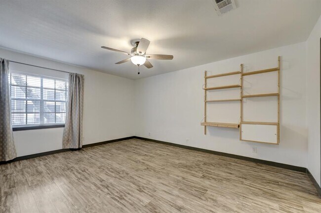 Building Photo - 6326 Chevy Chase Dr