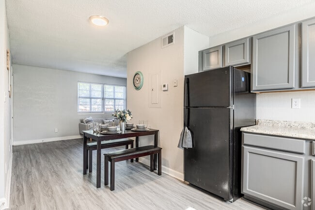 2BR, 2BA - 812SF - Dining Room - Spring Landing