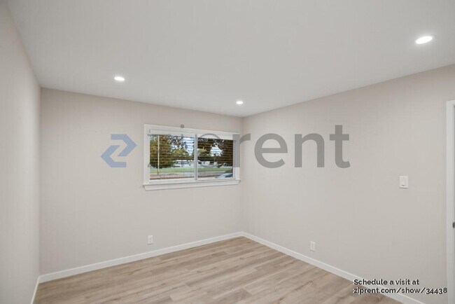 Building Photo - 692 Pomeroy Ave