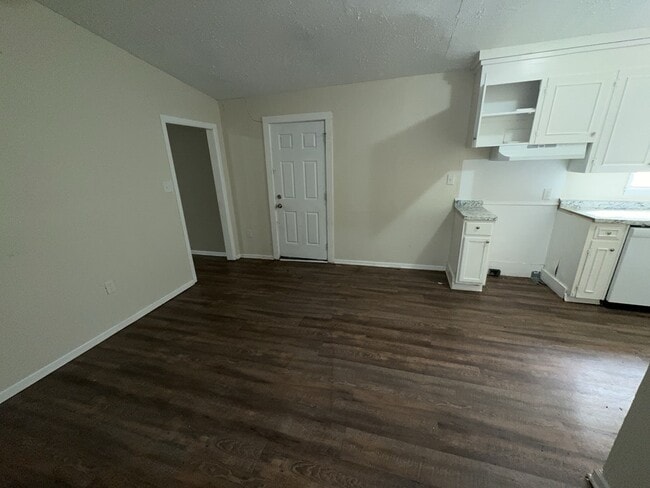 Building Photo - 3320 Ridgeland Dr