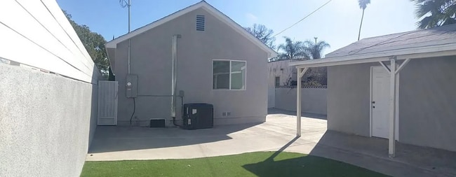 Building Photo - 2215 S Highland Ave