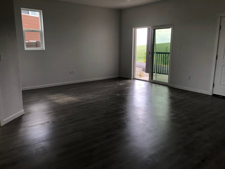 Building Photo - 1272 NW Terre View Dr