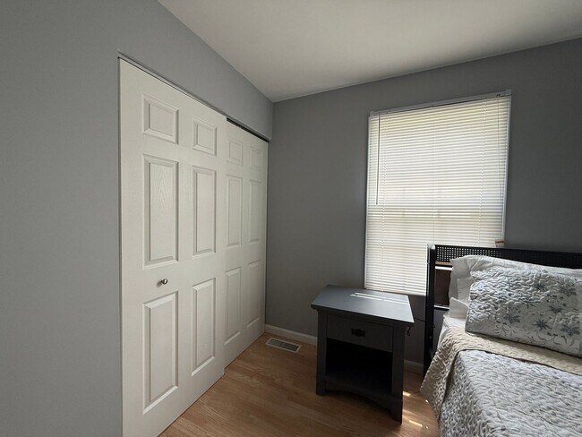 Building Photo - 501 N Dickson St