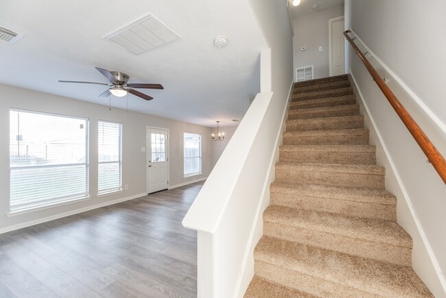 Building Photo - 727 Richview Dr