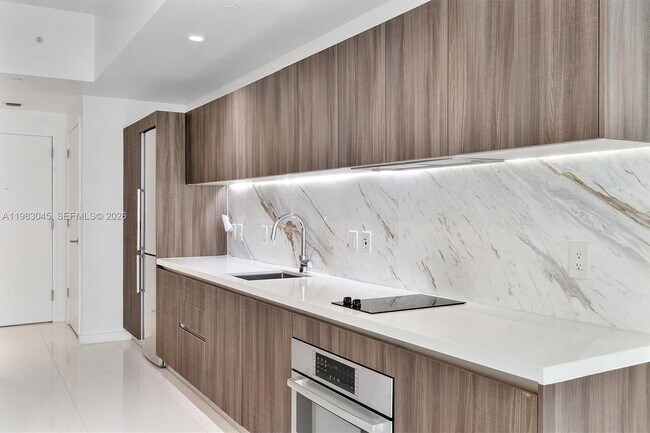 Building Photo - 851 NE 1st Ave