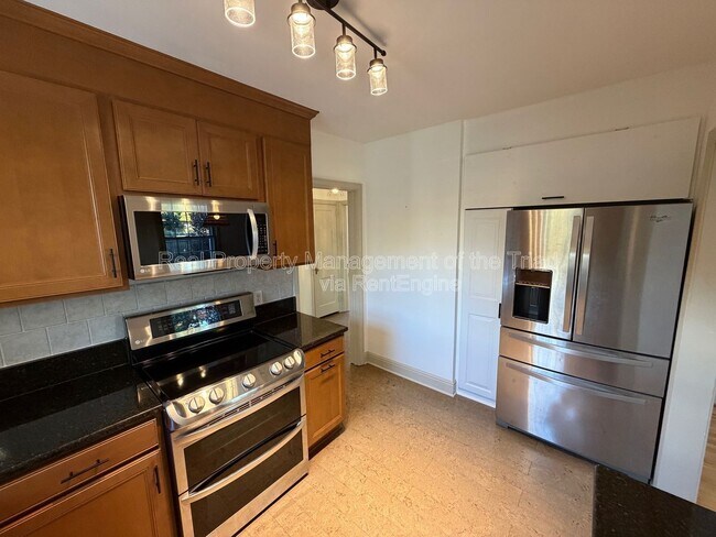 Building Photo - 7530 Shallowford Rd