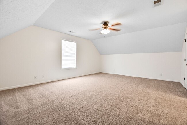 Building Photo - Pet Friendly Three Bedroom with Bonus!