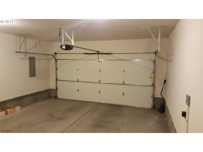 Building Photo - River View