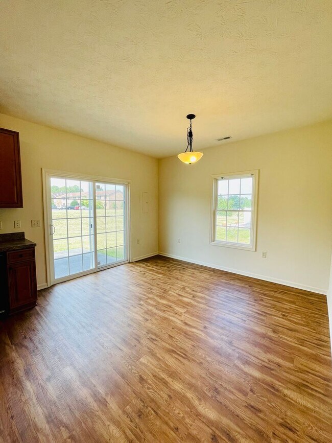 Building Photo - 1023 Wellington Dr