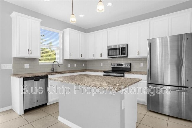 Building Photo - 6785 Tussilago Way