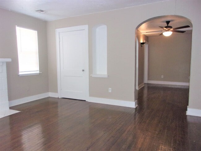 Interior Photo - Uptown 3020