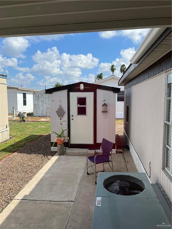 Building Photo - 15 La Quinta Dr