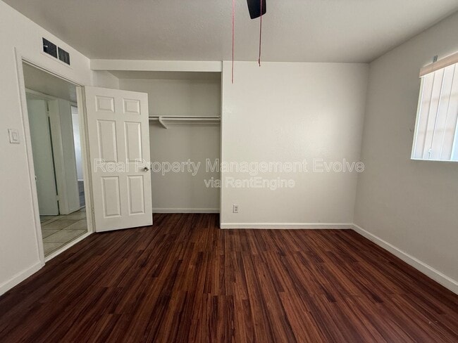 Building Photo - 3926 W Bethany Home Rd