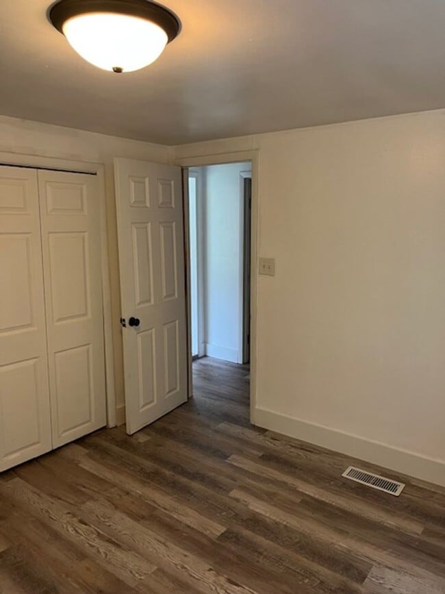 Building Photo - Charming 2-Bedroom Home Near Switchyard Pa...