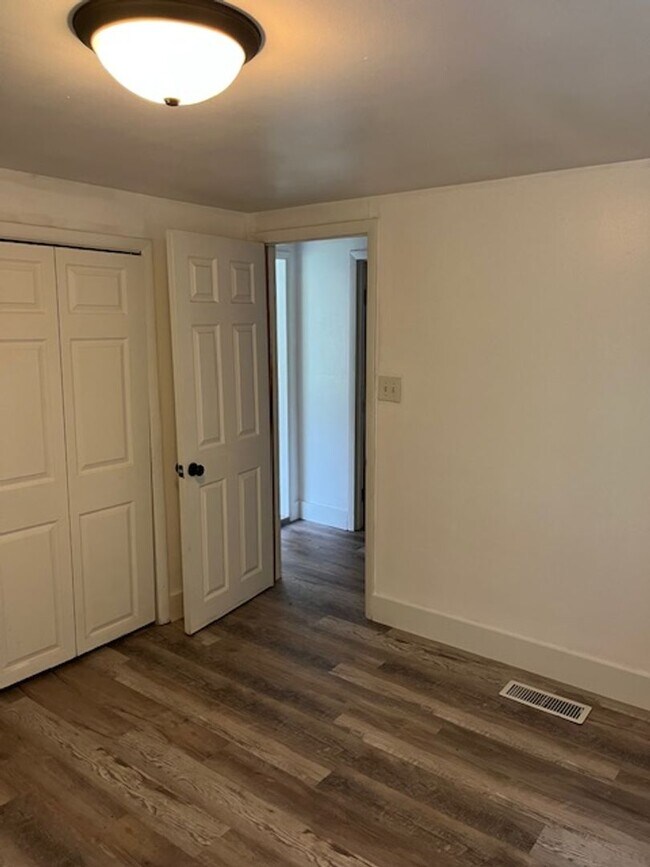 Building Photo - Charming 2-Bedroom Home Near Switchyard Park – Available August!