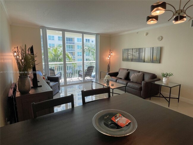 Building Photo - 2000 N Bayshore Dr