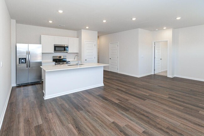 Building Photo - 103 Betty Garrett Dr