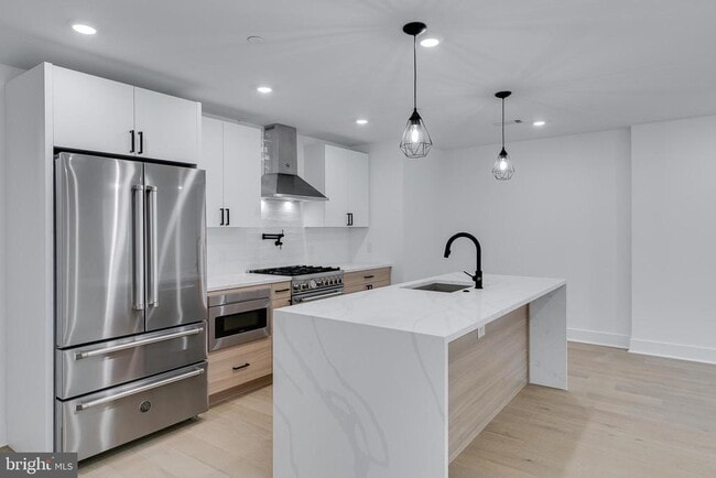 Building Photo - 705 S 19th St