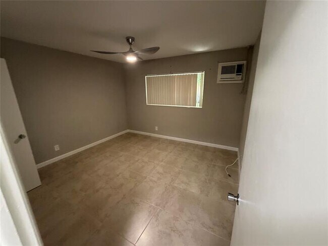 Building Photo - 2170 NE 44th St