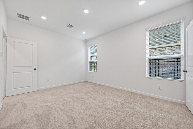 Building Photo - 27435 Sunterra Village Dr