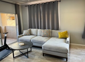 Building Photo - Two Bedrooms/One Bath - Great Location!